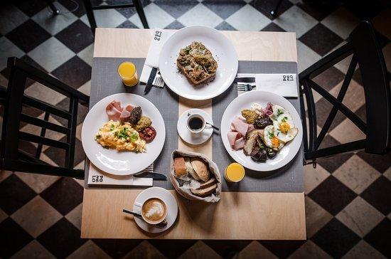 Pomelo Bistro